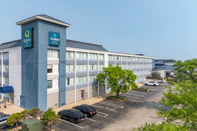 Plus de détails pour Clarion Hotel & Quality Inn | Dual-Brand – Hôtellerie à vendre, Joliet, IL